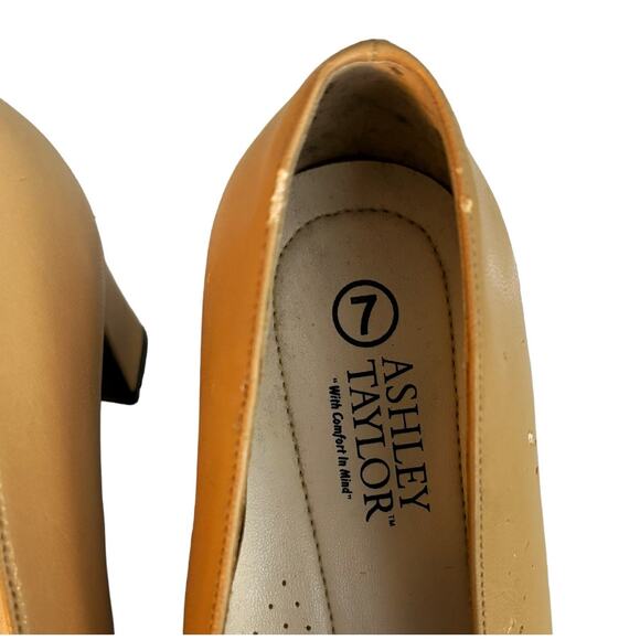 Ashley Taylor VINTAGE Nude Square Toe Pumps Womens Size 7 - Picture 4 of 11